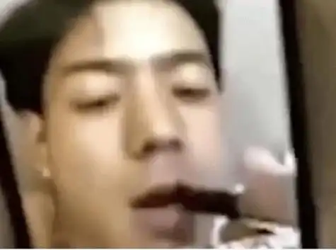 丁真抽烟视频被曝光,吞云吐雾太熟练_手机搜狐网