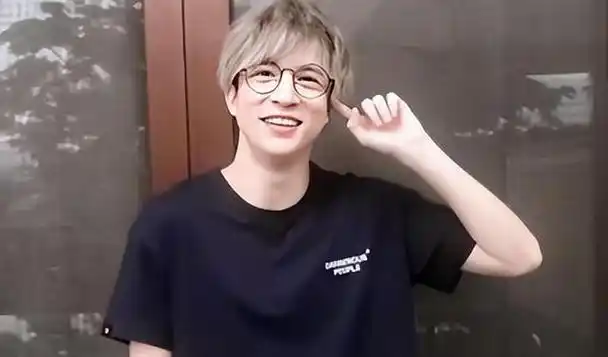 从上海第一主持人沦为过街老鼠曹可凡为何走到这一步