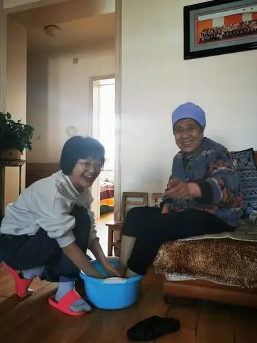 我为奶奶洗脚