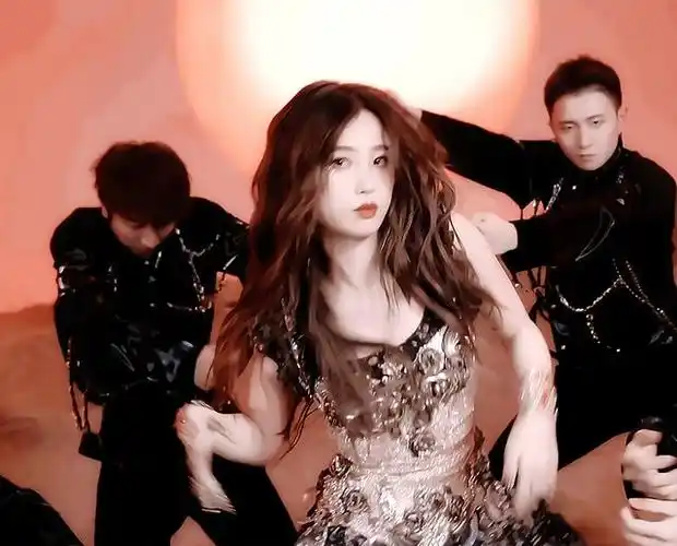 虞书欣跳的这一段舞蹈,不得不让人折服.