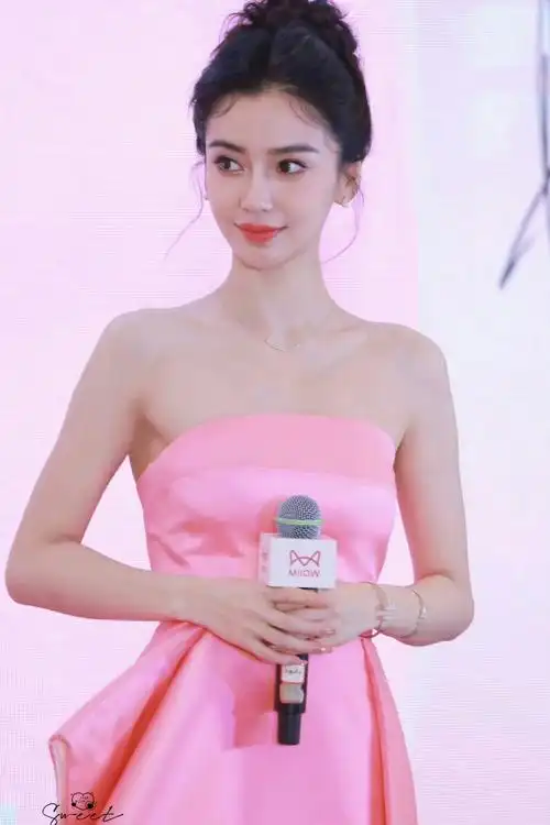 angelababy上辈子是猫吧#猫人全球最大内衣科技生活馆今天落地上海