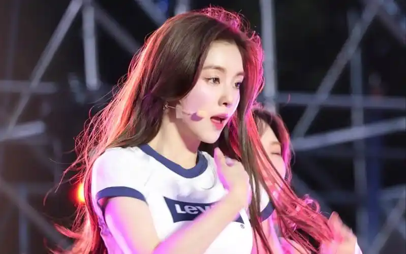 【裴珠泫irene】badboy伦敦音乐节高绝美清饭拍