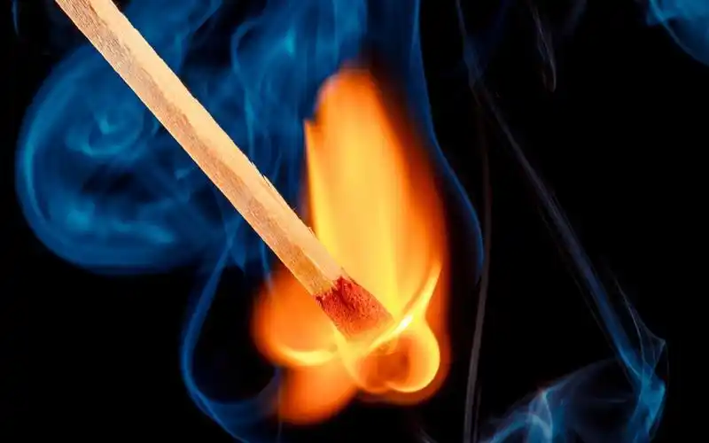 火柴,蓝烟,火焰 壁纸