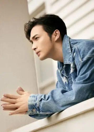 张彬彬牛仔外套帅气写真图片