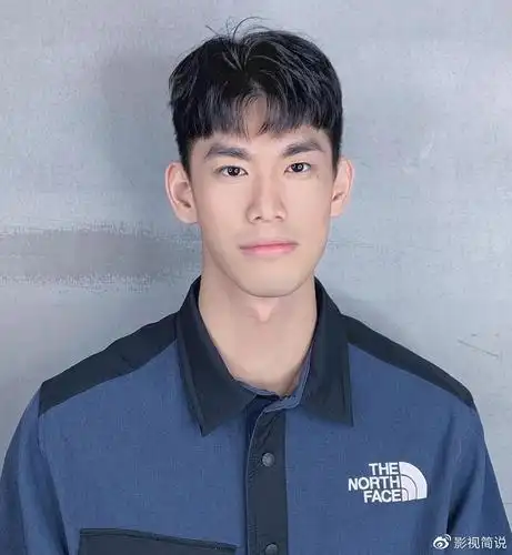 寸头再帅也不要乱剪2021男生流行6款发型尽显潮男范