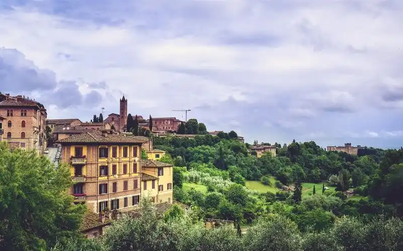 壁纸 锡耶纳,意大利,城市,树木,建筑物 3840x2160 uhd 4k 高清壁纸,