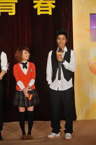 《歌舞》8月上映 袁成杰力挺"老爸"郭德纲