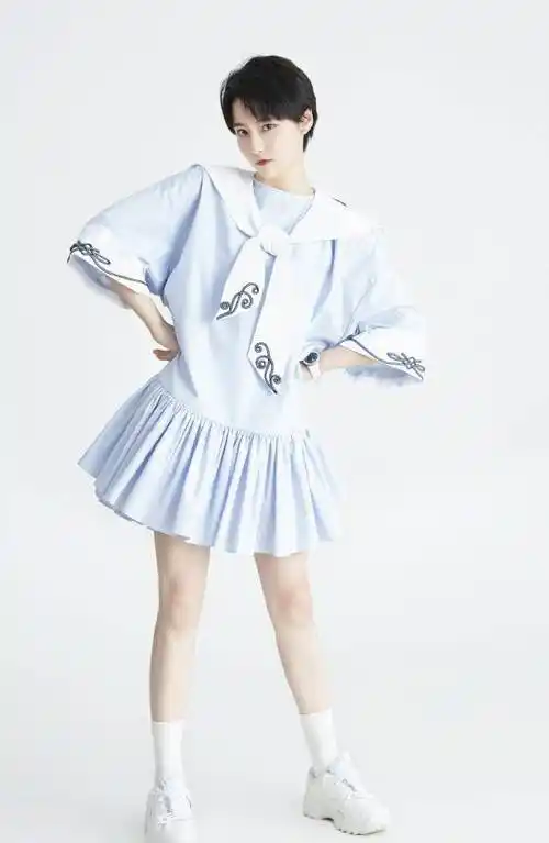 老天果然对"诸葛大力"很公平,当她穿起胖白袜,凹出奶棒腿绝了_成果_穿