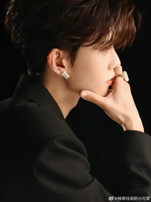 新的一月,更喜欢你哦@任嘉伦allen    你是世间最可爱的小星星