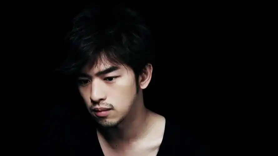 陈柏霖帅气台湾男演员桌面壁纸