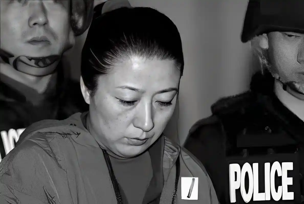 2004年,即将被执行死刑的"女毒枭"马秀琴,在踏入刑场的那一刻,她害怕