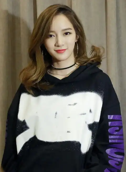 孟佳新专辑发行在即 金牌制作人保驾护航