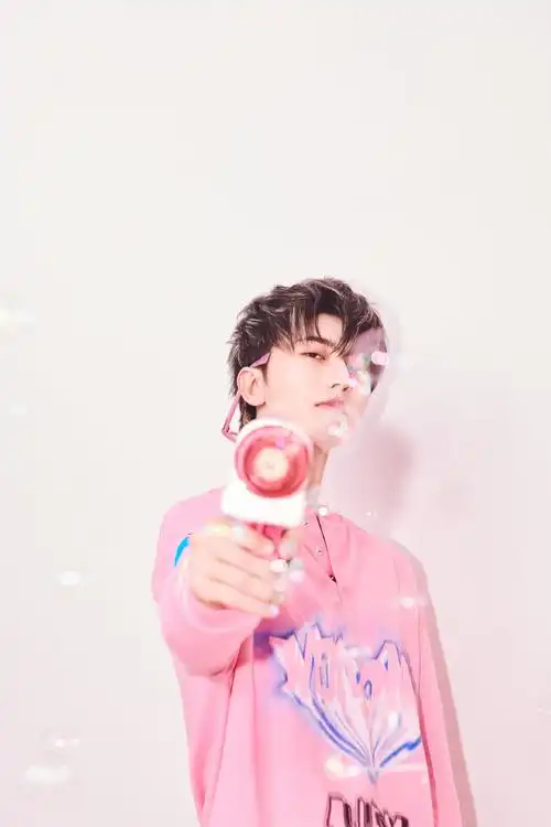 蔡徐坤新歌hugme上线今天和蔡徐坤恋爱啦坤啊