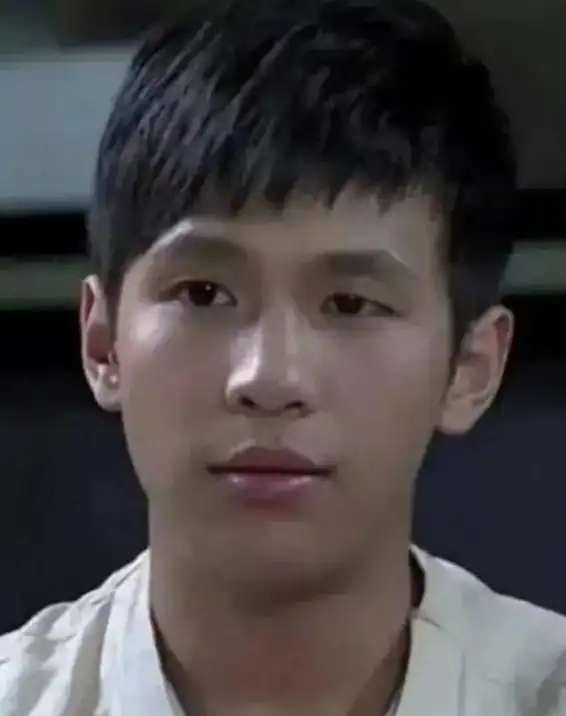 近日,宋小宝晒出自己最拿得出手的年轻照片,剑指沙溢说道:谁没笑草