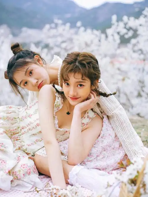一组关于樱花季的纪念照#青岛约拍  #少女写真  #樱花写真  #闺蜜写真