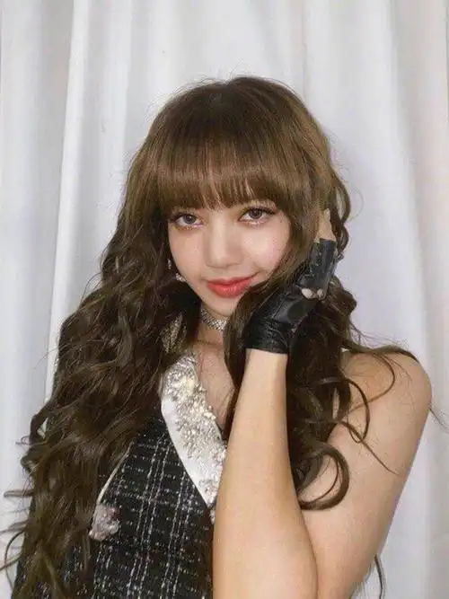 lisa掀起刘海后,撞脸"悲伤蛙"?