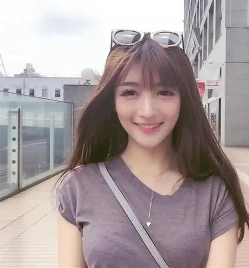 美图分享:清纯邻家小妹,美女翁心颖自拍,可爱迷人