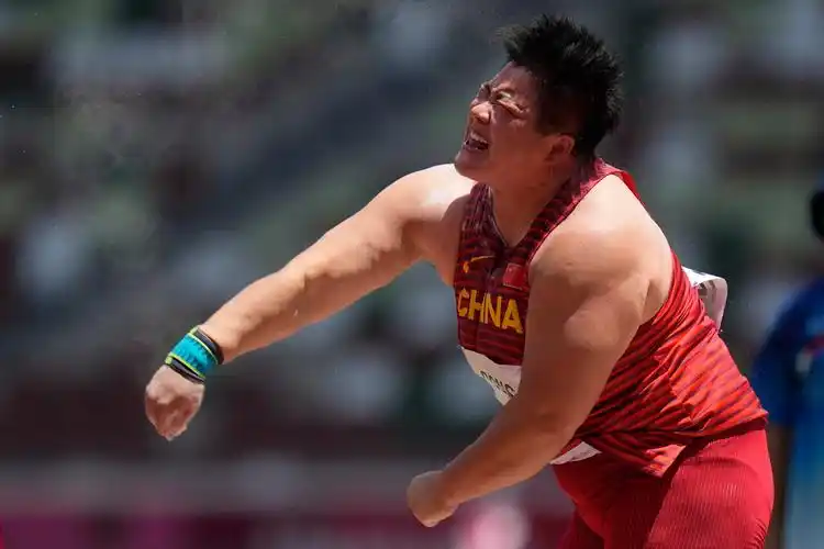 巩立姣铅球夺冠