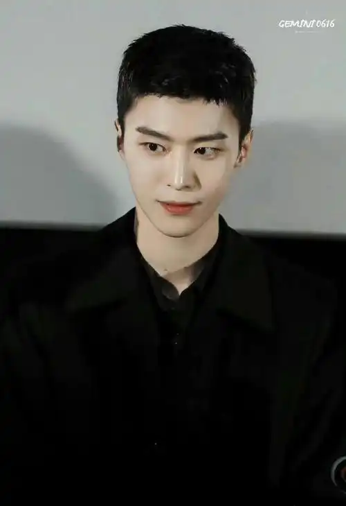 提名@范丞丞adam0616加上优秀的五官,鲨疯了鲨疯了,这谁能顶得住呀