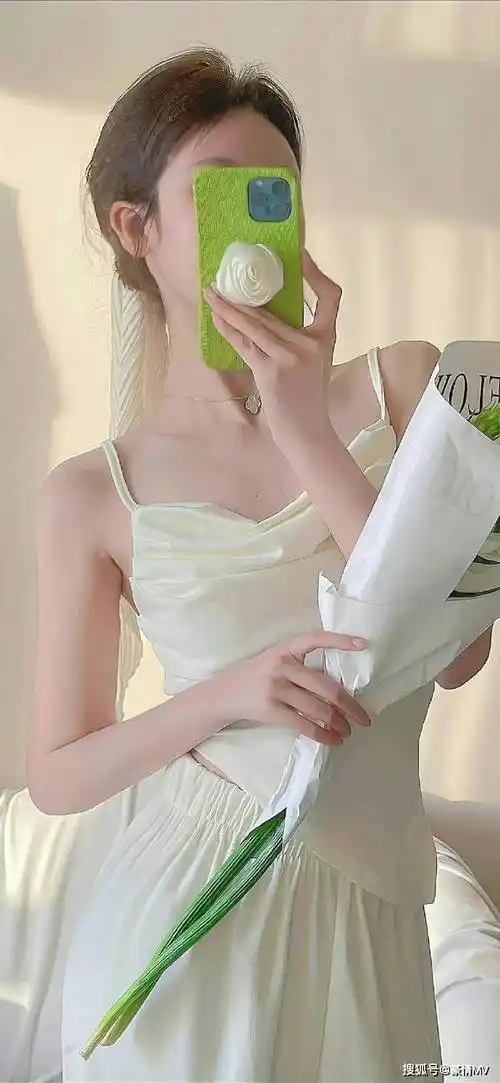 质感全屏真人版减肥励志壁纸女生ins风高级质感全屏真人马甲线图片