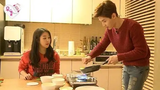 我结henry对于艺媛脚的执着甚至要亲自给洗脚