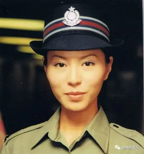 香港42岁女星滕丽名重新翻红为保持状态脸部扎满钢针