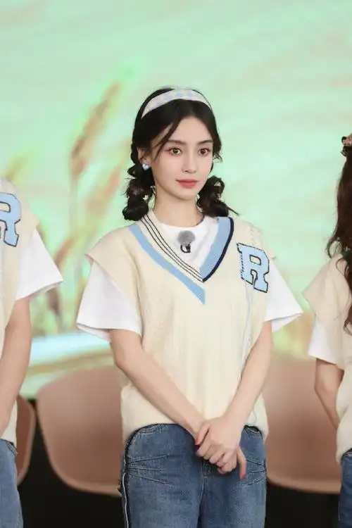 杨颖奔跑吧丸子头九宫格剧照#angelababy奔跑吧丸子头造型好可爱良乙