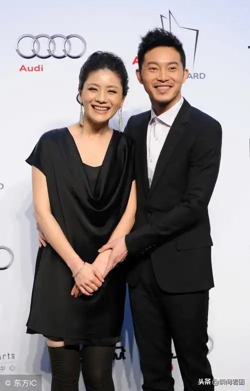 胡可与老公沙溢 亲密合影 网友:恩爱十足 羡煞旁人