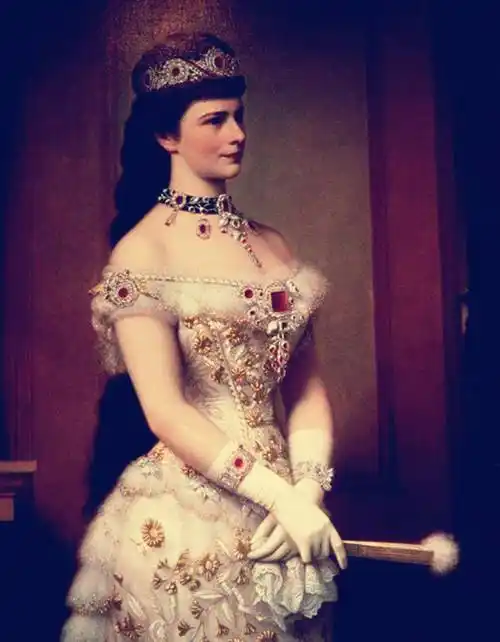 原创真实的茜茜公主用小牛肉敷脸一生穿束身衣依旧难逃悲惨命运