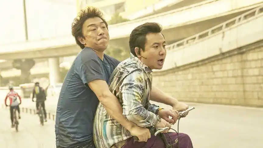 两分钟告诉你:黄渤 沈腾主演的科幻电影《疯狂的外星人》多搞笑