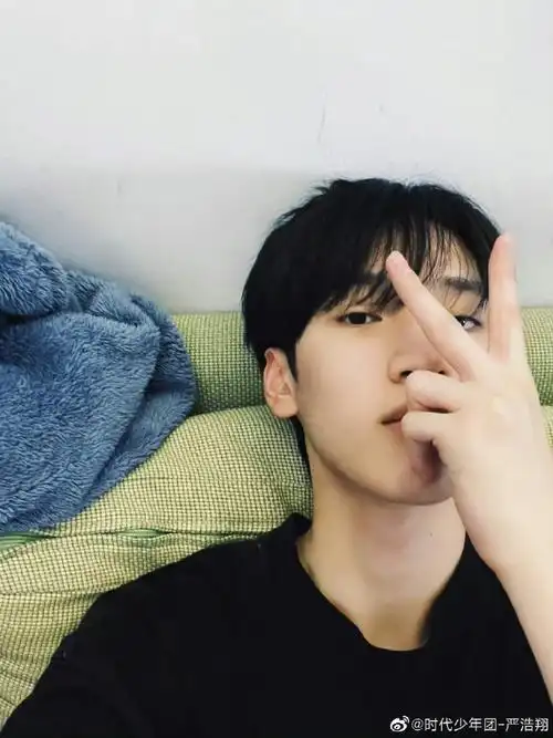 每一张都好可爱@时代少年团-严浩翔