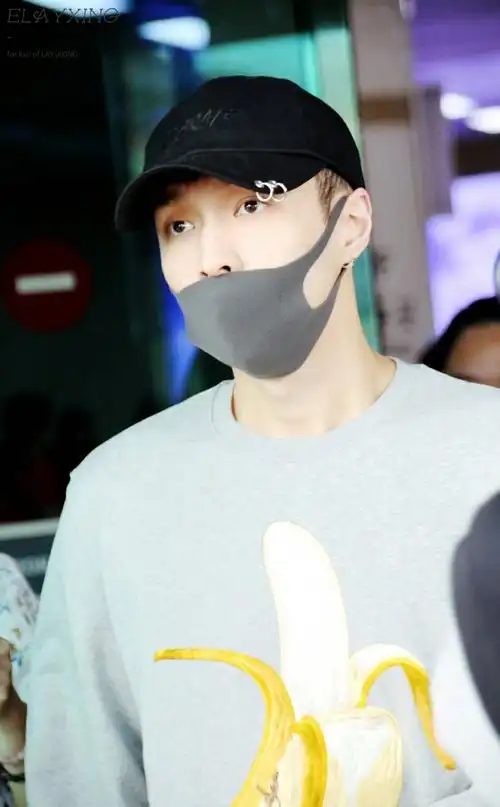 张艺兴分享170918今日主题帽子控福利戴帽子的甜兴盐兴机场兴舞台兴