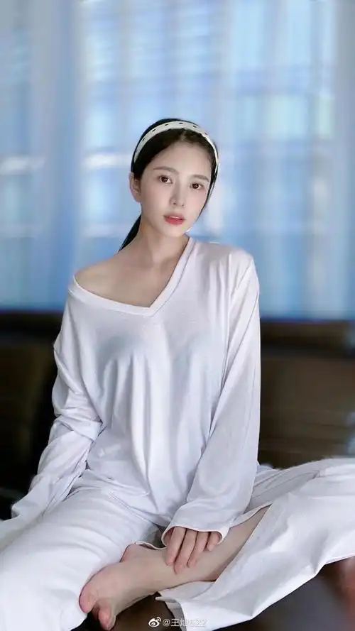 杜淳妻子王灿皮肤松弛皱纹明显原来营销的美都靠滤镜