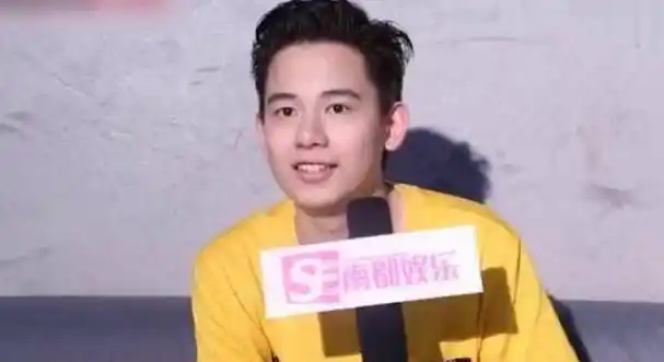 胡先煦又爆恋情?黄帽女是《小时光》虎妞,与刁卓微博互动露端倪