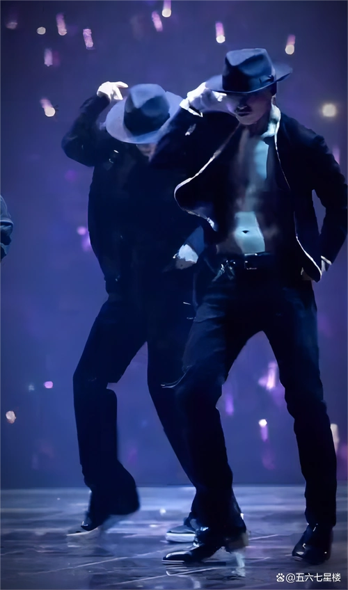 张艺兴致敬迈克尔杰克逊:八块腹肌 你这是要上天啊