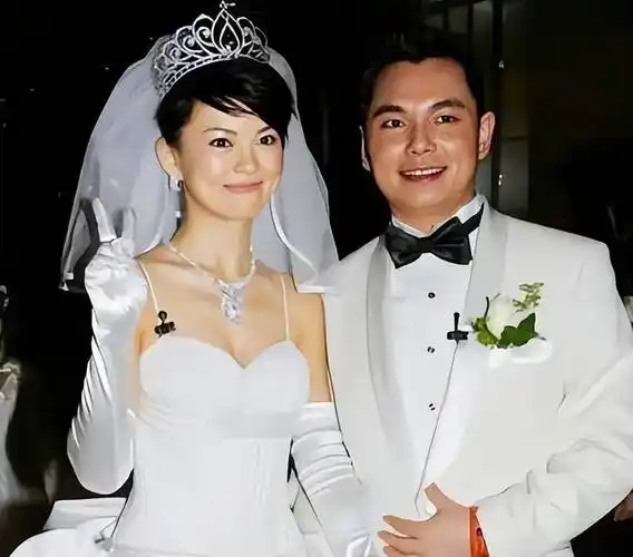 李亚鹏直播哭穷卖惨,李湘前夫成榜一大哥,终于理解王菲为何离婚