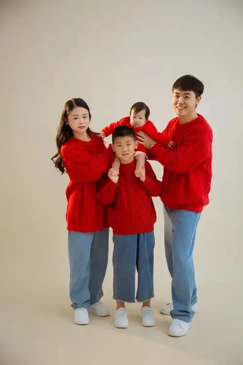 一家四口第一张正式全家福 照片的意义在于把一瞬间变成永恒,记 - 抖