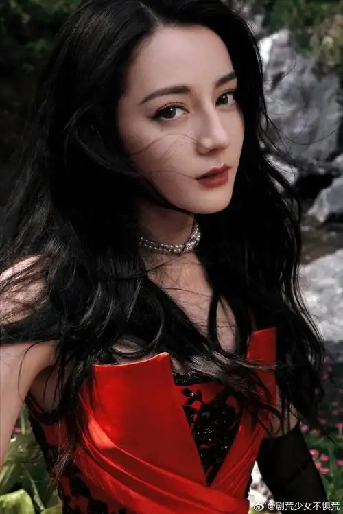 迪丽热巴烈焰玫瑰