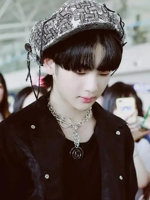 周震南超话#周震南贝雷帽#可爱的贝雷帽小王子周震南又上线了!