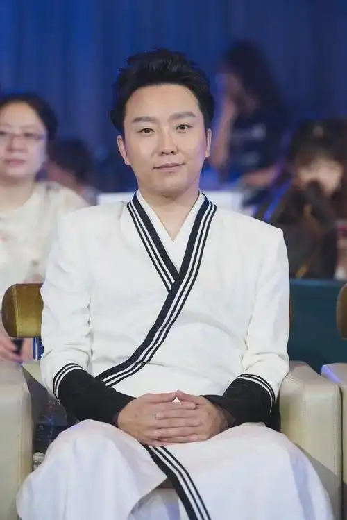 李玉刚上热搜知乎发文李玉刚跳河自尽本人冷静承受得住