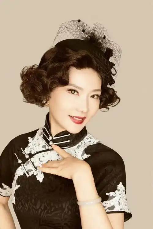 原生家庭之痛与何赛飞的自我救赎