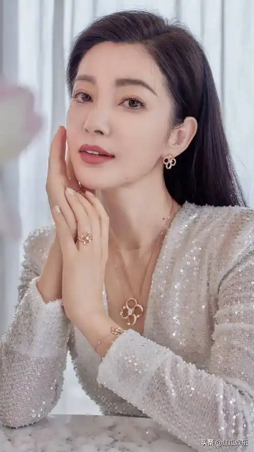 被质疑的李冰冰和热依扎,到底怎么了?_时尚_网络_视频