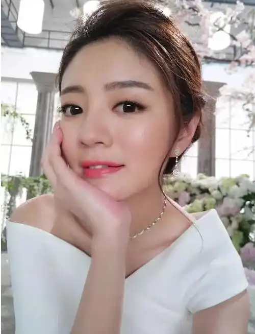 本以为李承铉爱的是戚薇的颜值,看到他前女友后,我错了!-北京时间