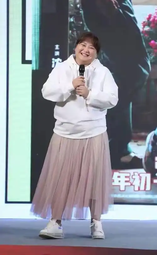 贾玲其实一直都是以减肥为主,完全不会追求极致的完美,其实贾玲她的