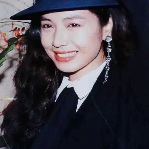 钟楚红 1960年2月生于中国香港 自截女头