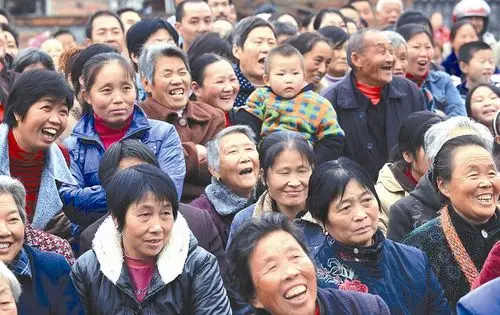 "精神套餐"下乡,群众笑逐颜开.