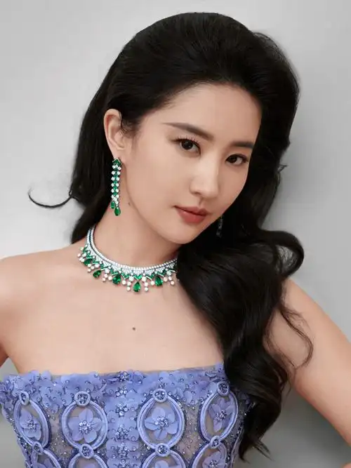 珠宝之美卓越品质世间珍奇;演员@刘亦菲协同宝格丽共同彰显多彩之美