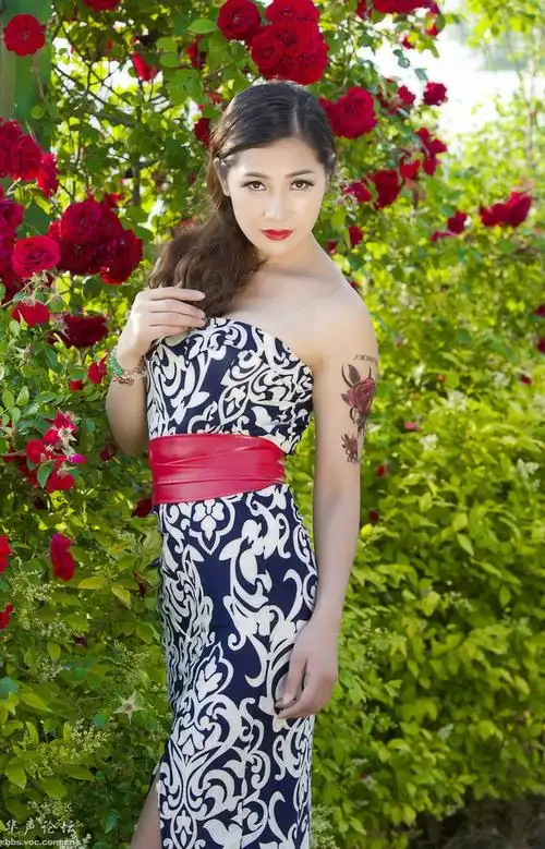 女人就应该风情万种越活越优雅让男人离不开