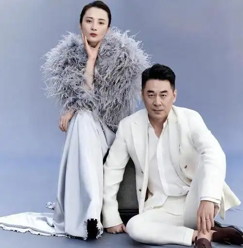 蒋勤勤罕晒俩儿子近照,17岁长子颜值大变样,弟弟和妈妈长超像