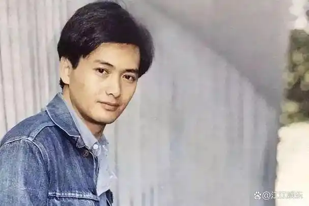 69岁周润发早起跑步,手臂长满小肉球,状态令人堪忧!